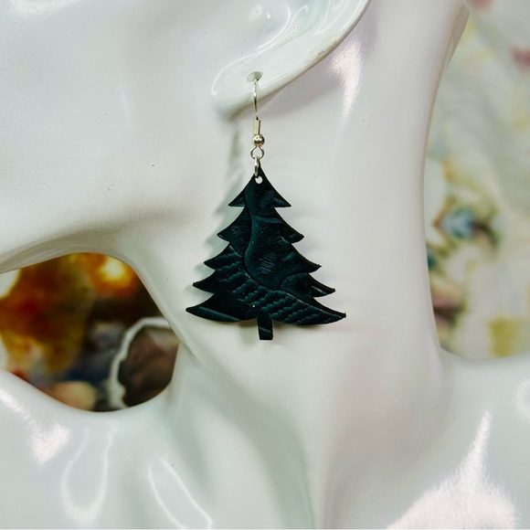 Christmas Classic Tree Earrings embossed green leather hand crafted - Picture 1 of 6